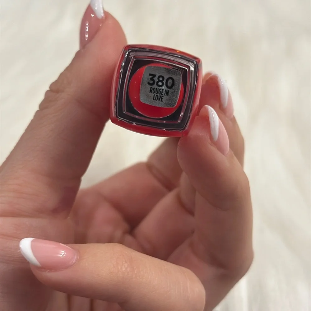 L'Oréal Paris Plump Ambition Hyaluron Lip Oil - 380 Rouge in Love